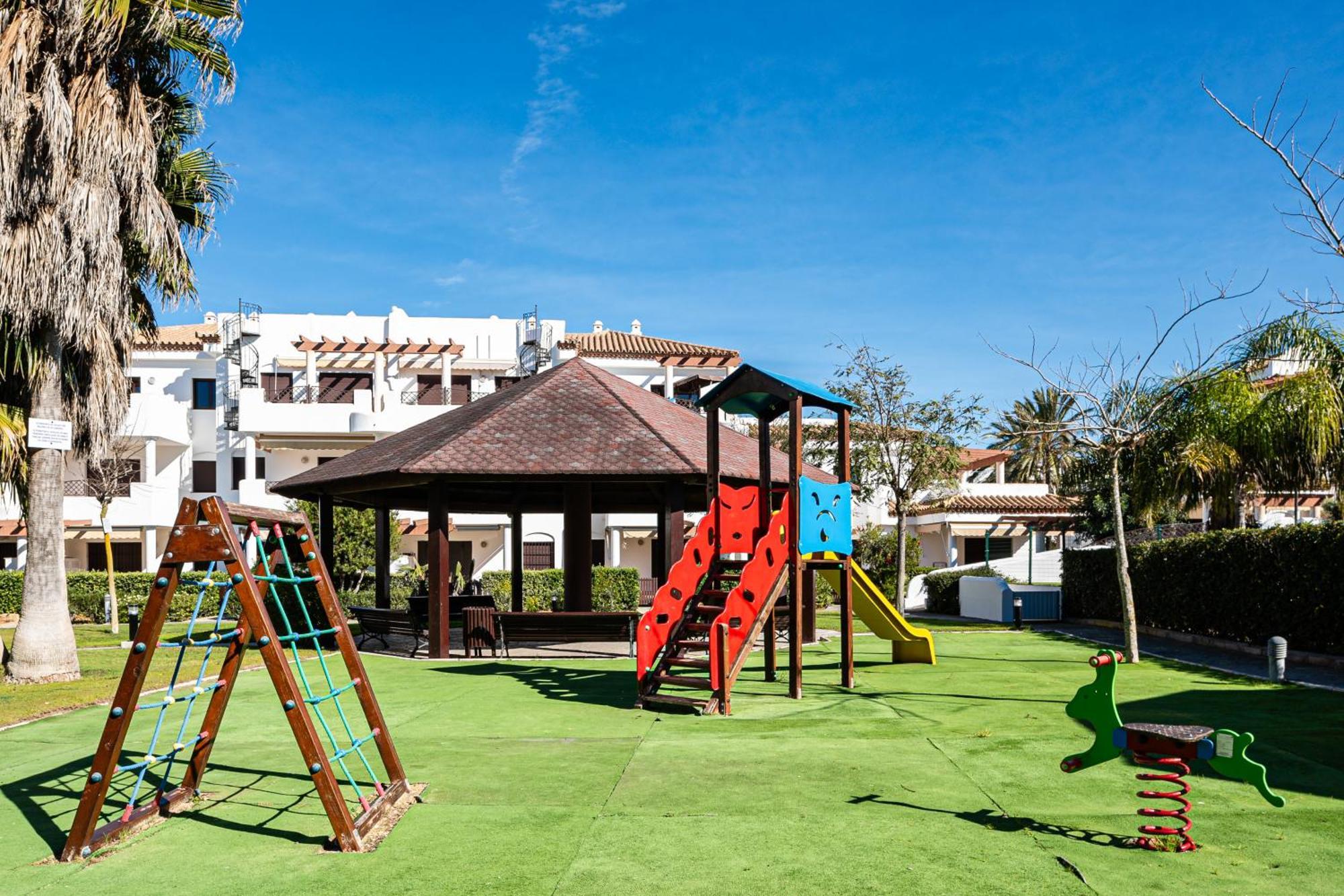 Apartamento Familiar Muy Soleado Cerca De La Playa Y Parking Incluido 奇克拉纳－德拉弗龙特拉 外观 照片